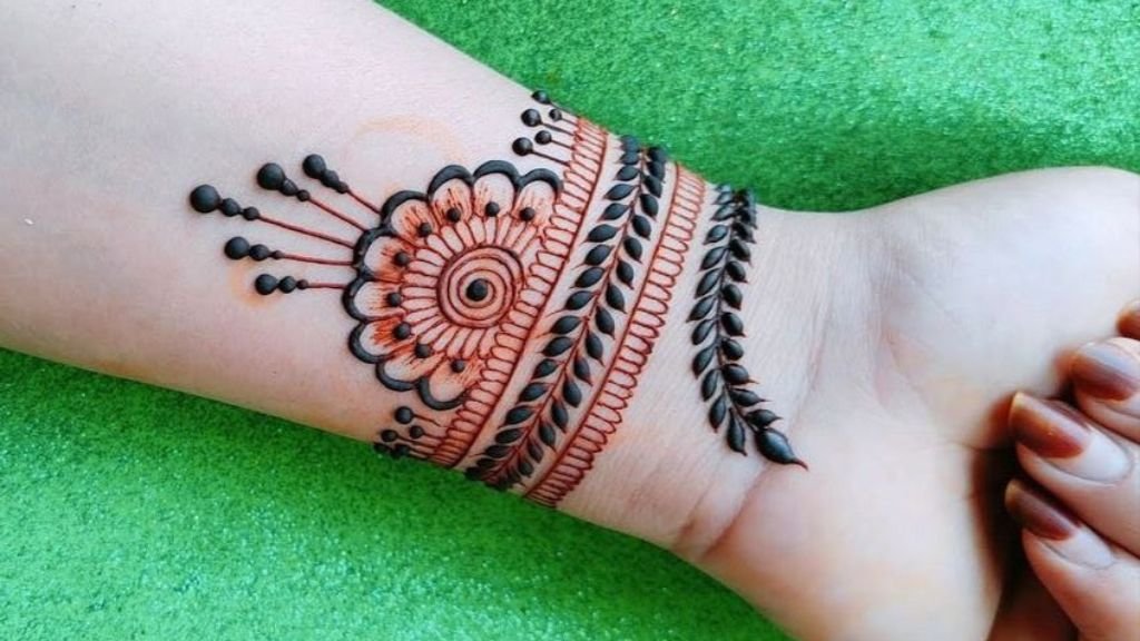 Simple Arabic Mehndi Design
