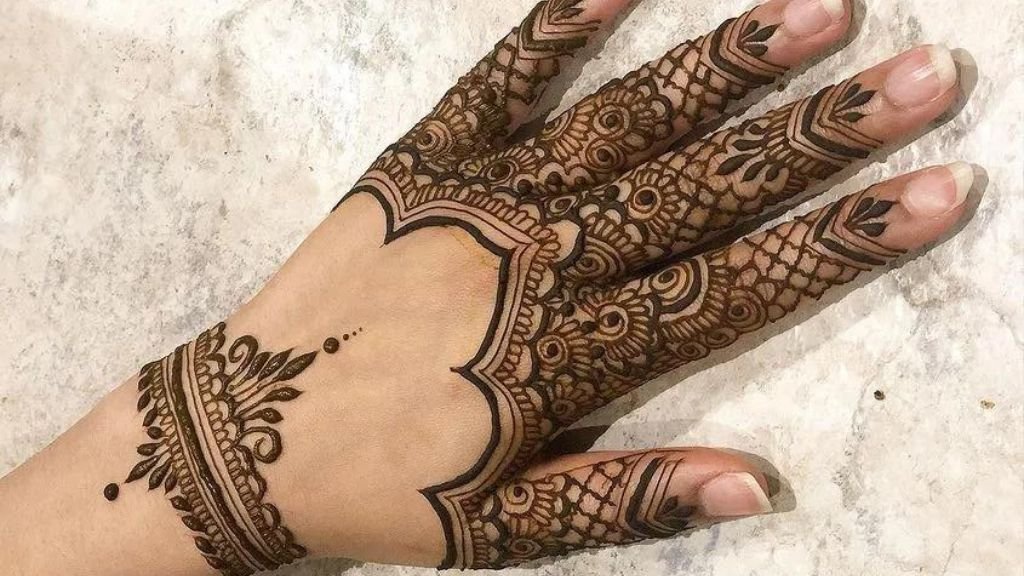 Simple Arabic Mehndi Design