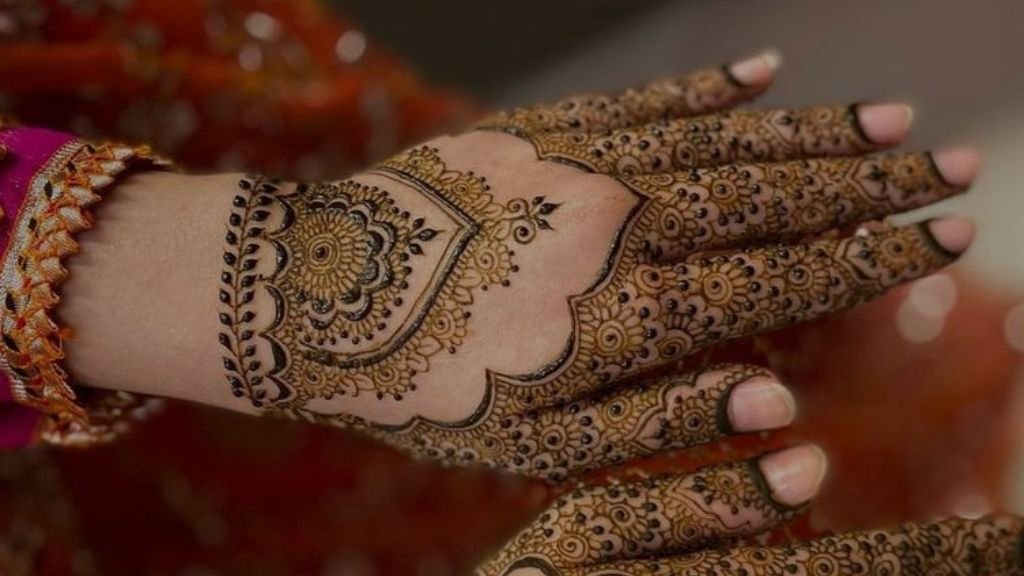 Mehendi Designs on Hand