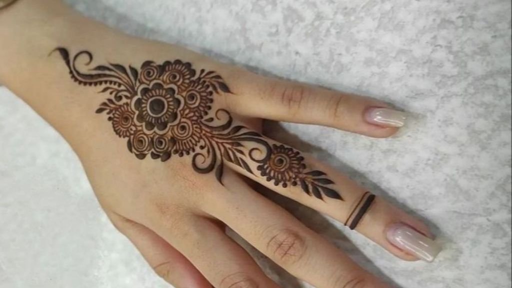 Easy back Hand Mehndi Design