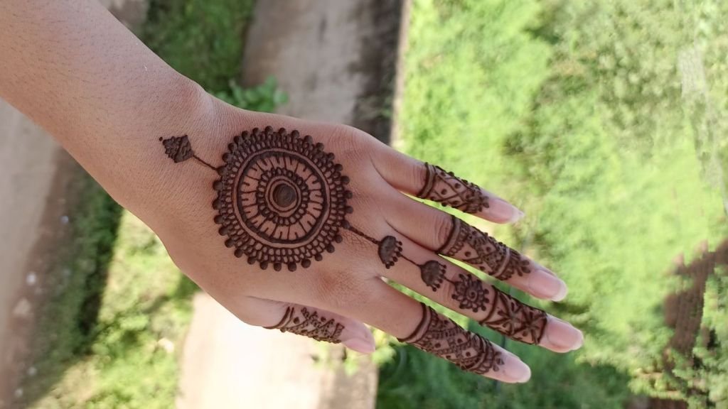 Easy back Hand Mehndi Design