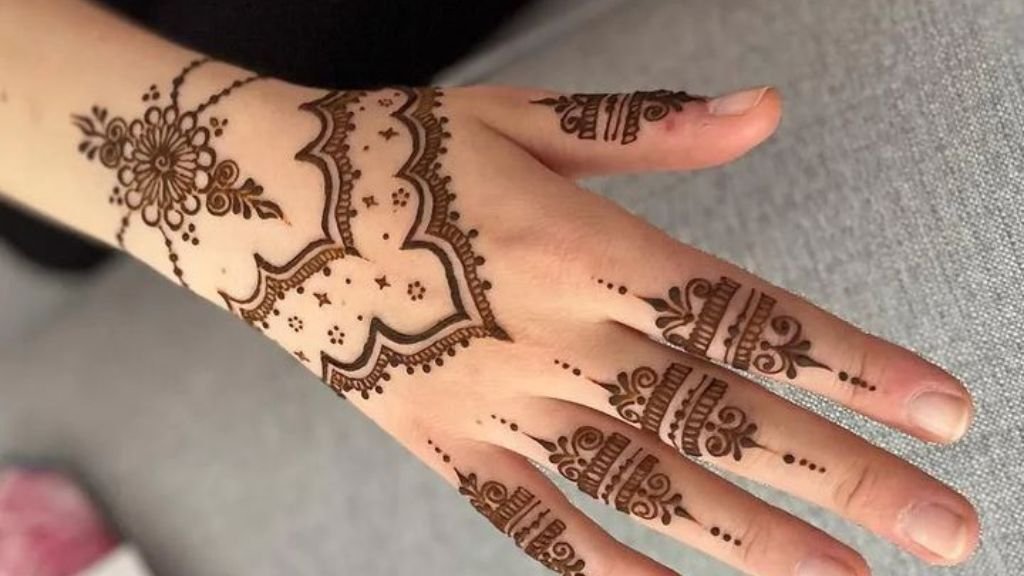 Easy back Hand Mehndi Design
