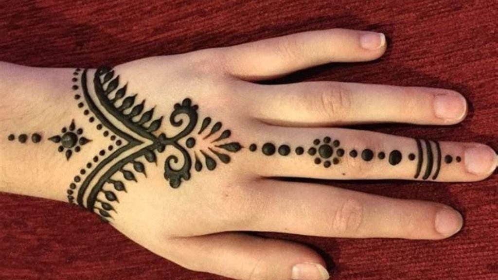 Easy back Hand Mehndi Design