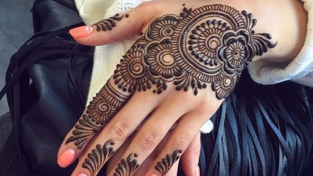 Easy back Hand Mehndi Design