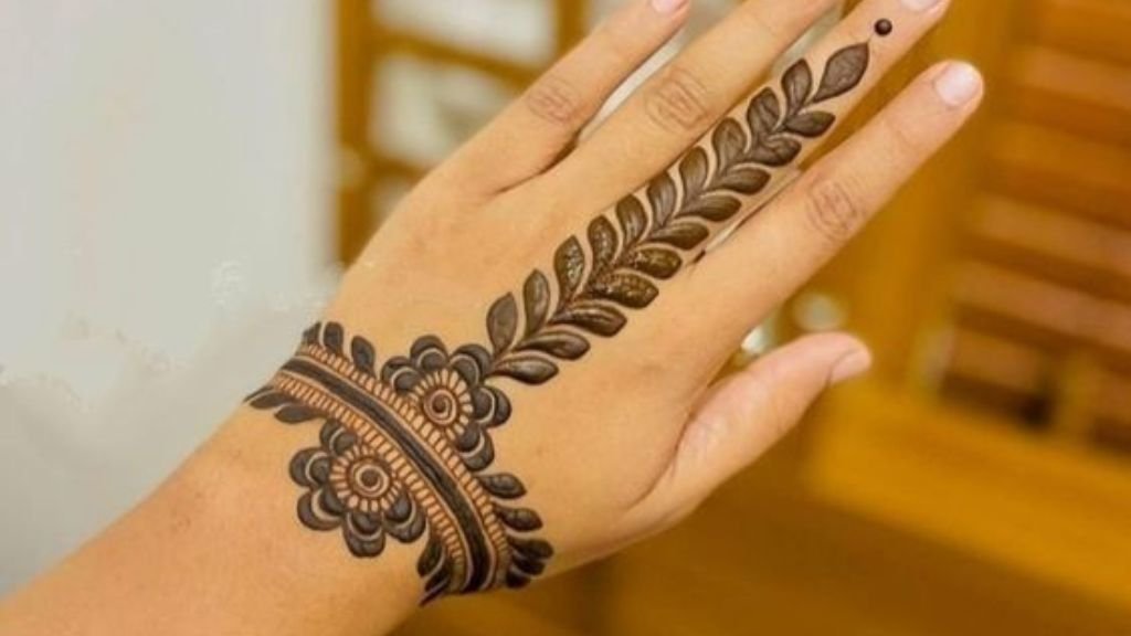 Simple Arabic Mehndi Design