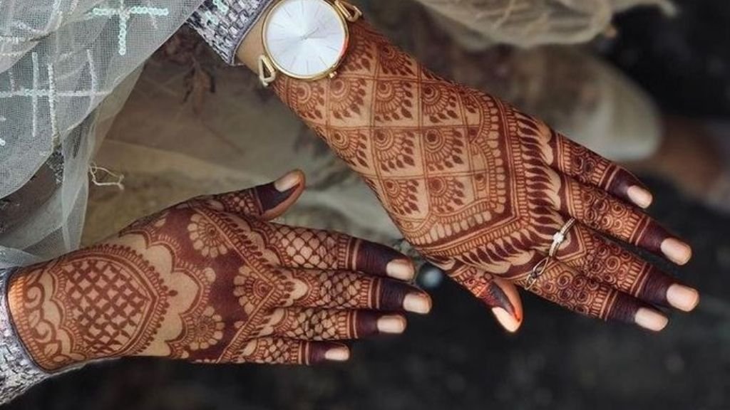 Mehendi Designs on Hand