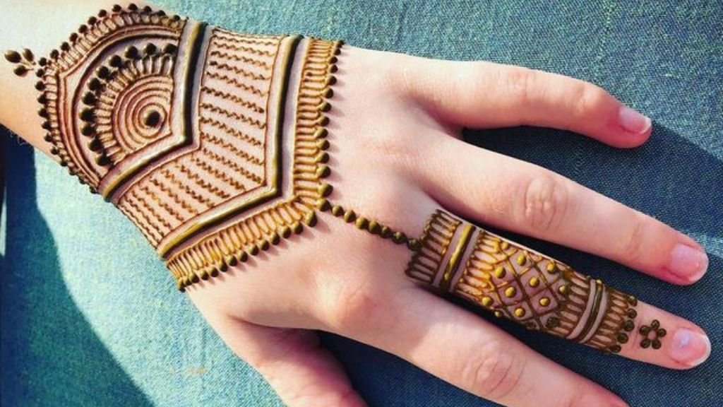 Mehendi Designs on Hand